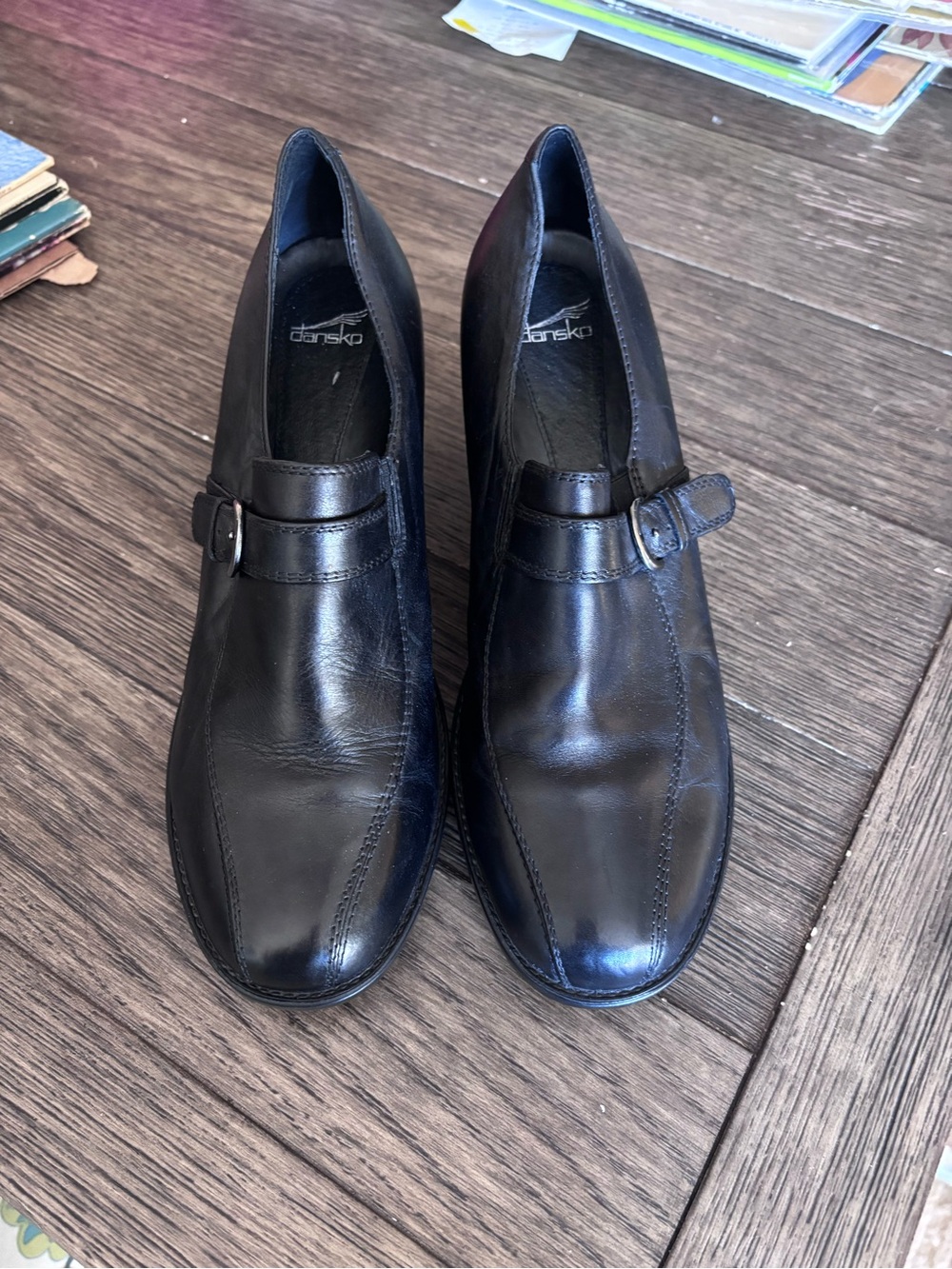 Dansko Black Leather Heeled Slip-On Shoes with Side Buckle sz 40